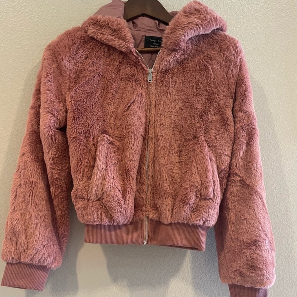 Gorgeous dusty rose faux fur jacket 💕💕💕